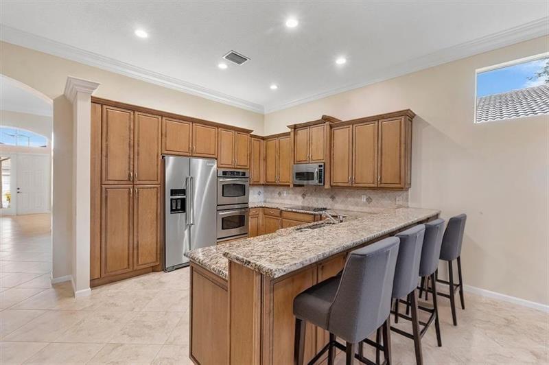 Image 4 of 27 For 6828 Belmont Shore Dr