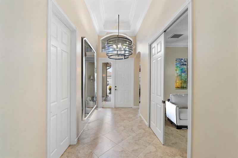 Image 6 of 27 For 6828 Belmont Shore Dr