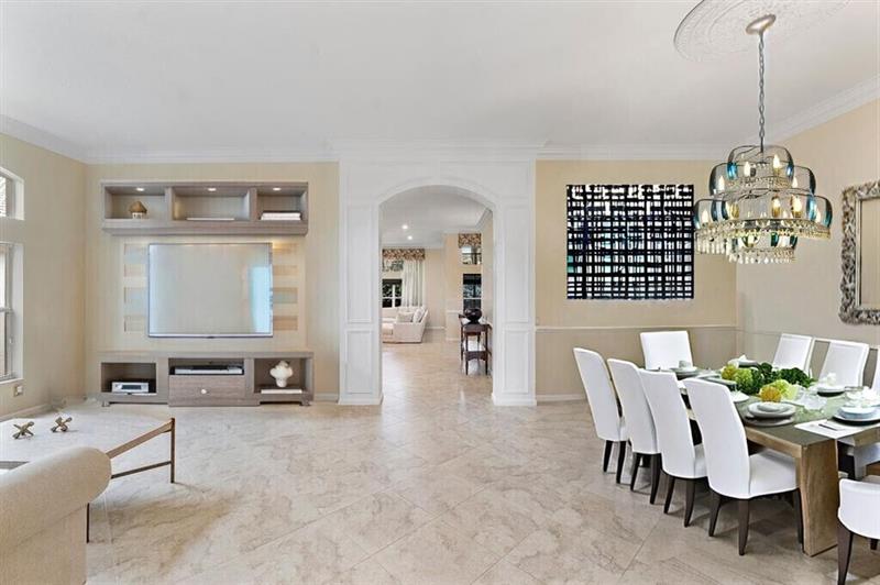 Image 7 of 27 For 6828 Belmont Shore Dr