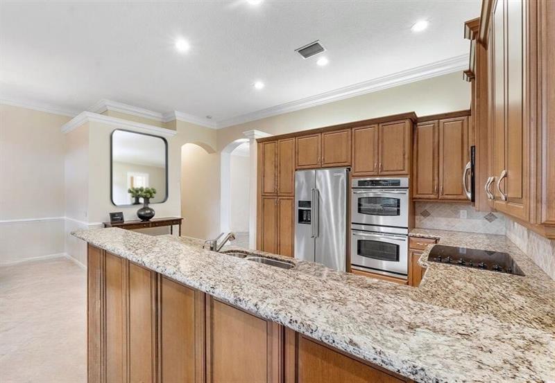 Image 9 of 27 For 6828 Belmont Shore Dr