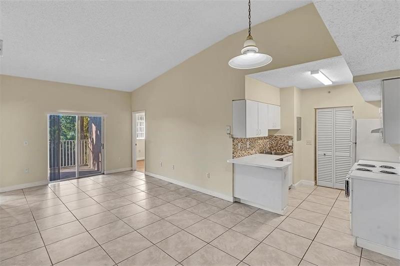 Image 5 of 13 For 3241 Sabal Palm Mnr  301