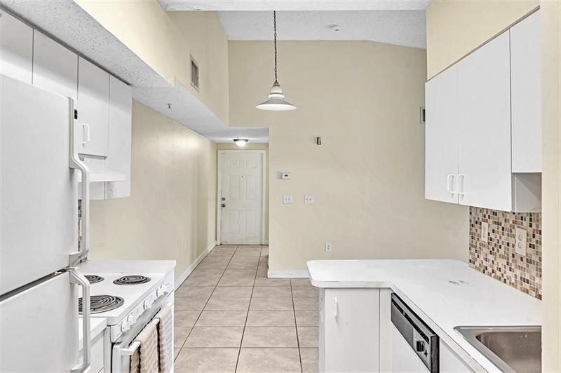 Image 6 of 13 For 3241 Sabal Palm Mnr  301