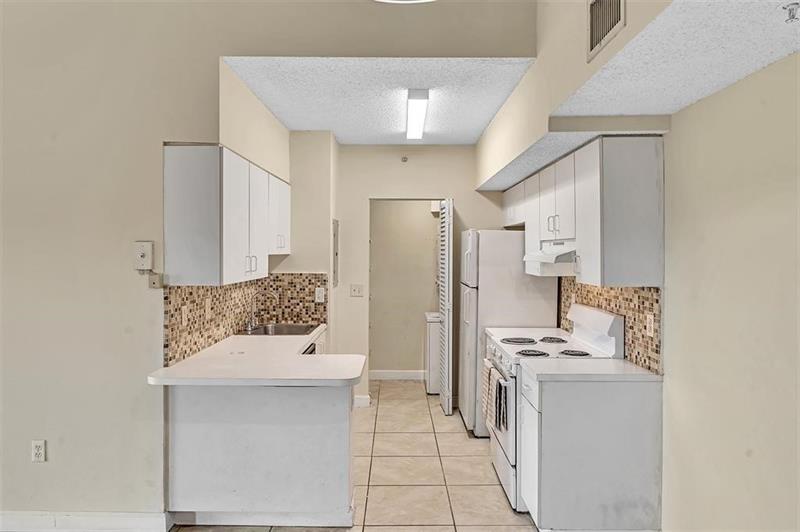 Image 8 of 13 For 3241 Sabal Palm Mnr  301