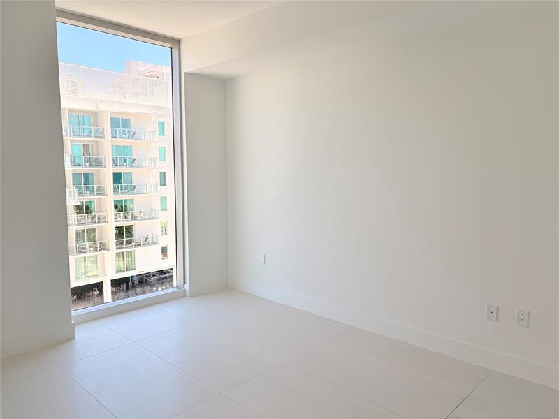 Image 13 of 61 For 151 Seabreeze Blvd  0703-e