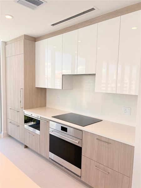 Image 3 of 61 For 151 Seabreeze Blvd  0703-e