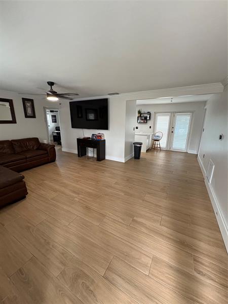 Image 3 of 16 For 1501 6th Ave