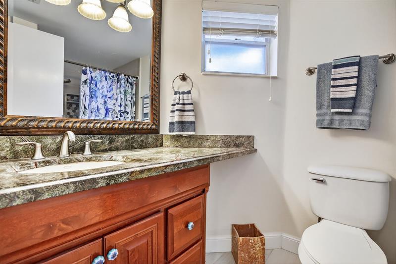 Image 17 of 46 For 2052 Discovery Cir E