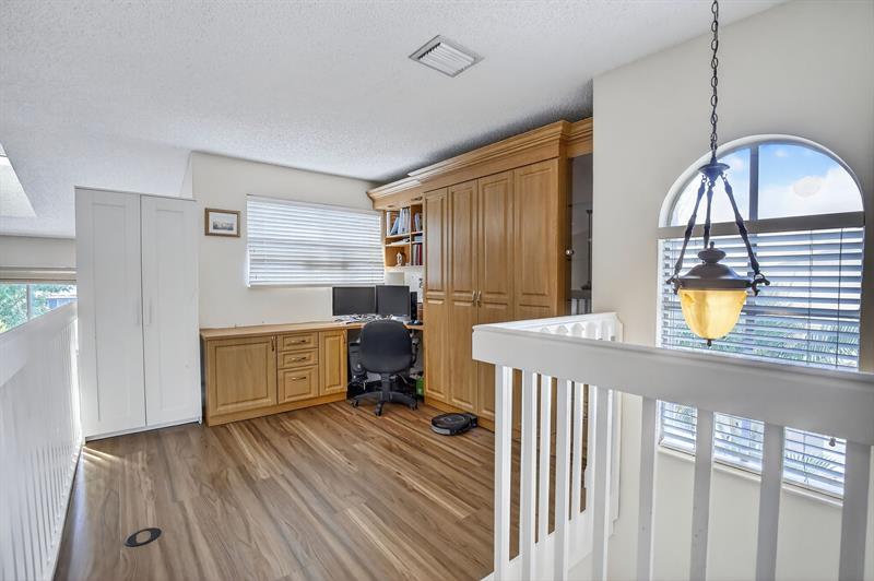 Image 23 of 46 For 2052 Discovery Cir E