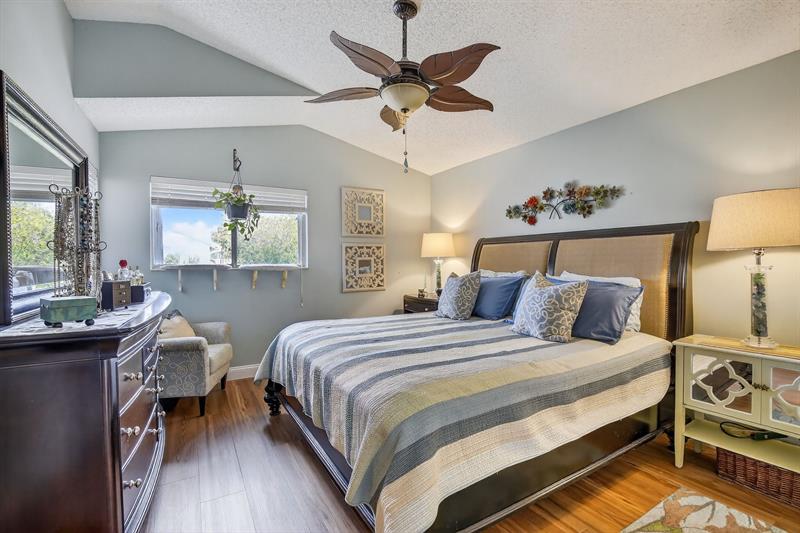 Image 25 of 46 For 2052 Discovery Cir E