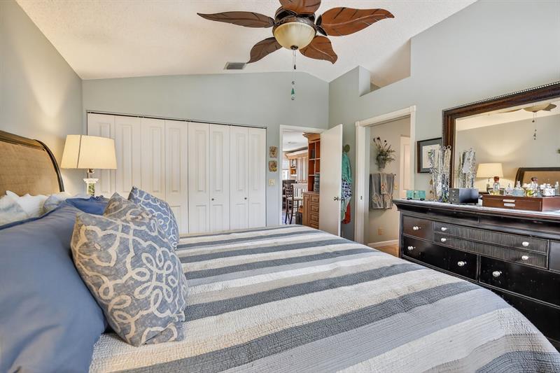 Image 26 of 46 For 2052 Discovery Cir E