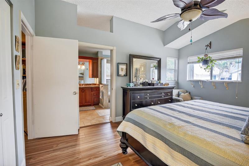 Image 27 of 46 For 2052 Discovery Cir E