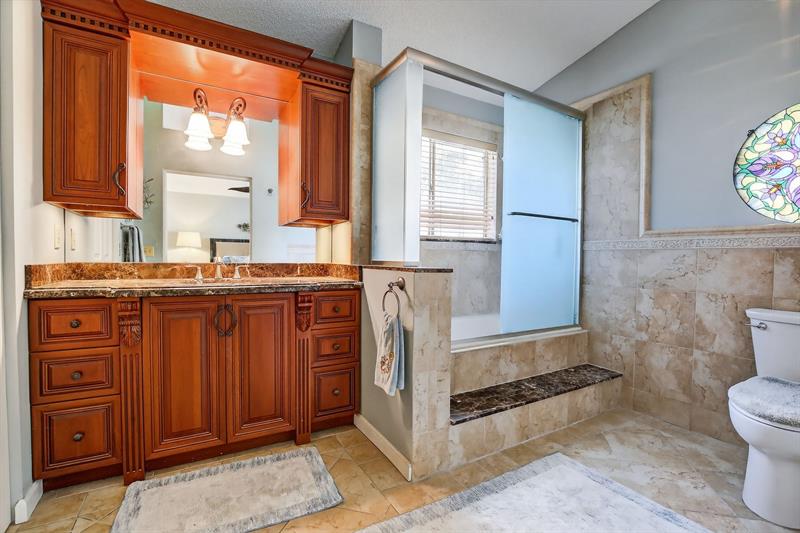 Image 29 of 46 For 2052 Discovery Cir E