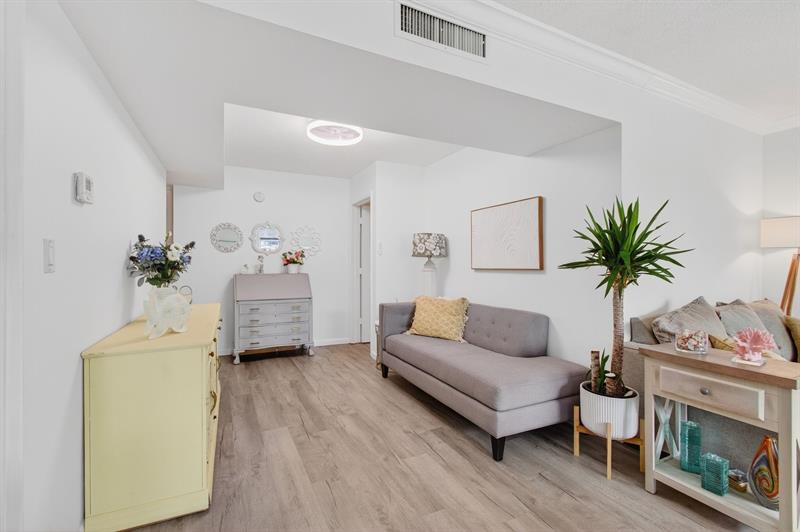 Image 16 of 45 For 10 13th St  1a