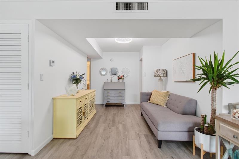 Image 17 of 45 For 10 13th St  1a