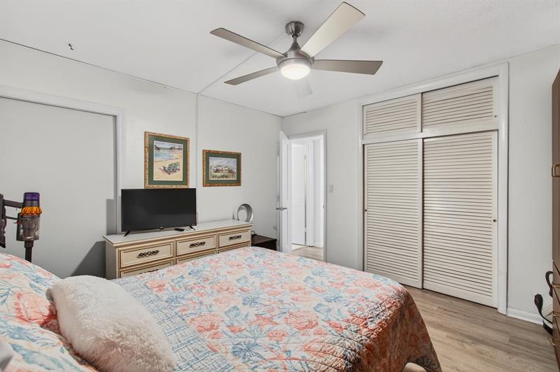 Image 23 of 45 For 10 13th St  1a