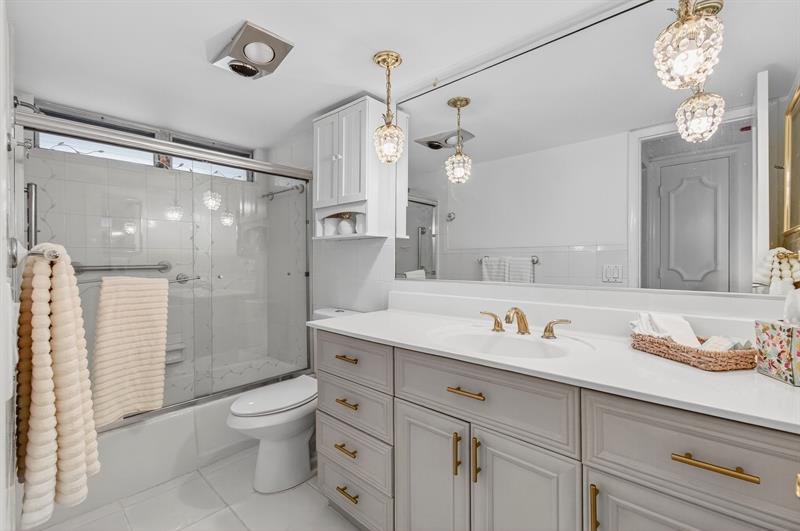 Image 24 of 45 For 10 13th St  1a