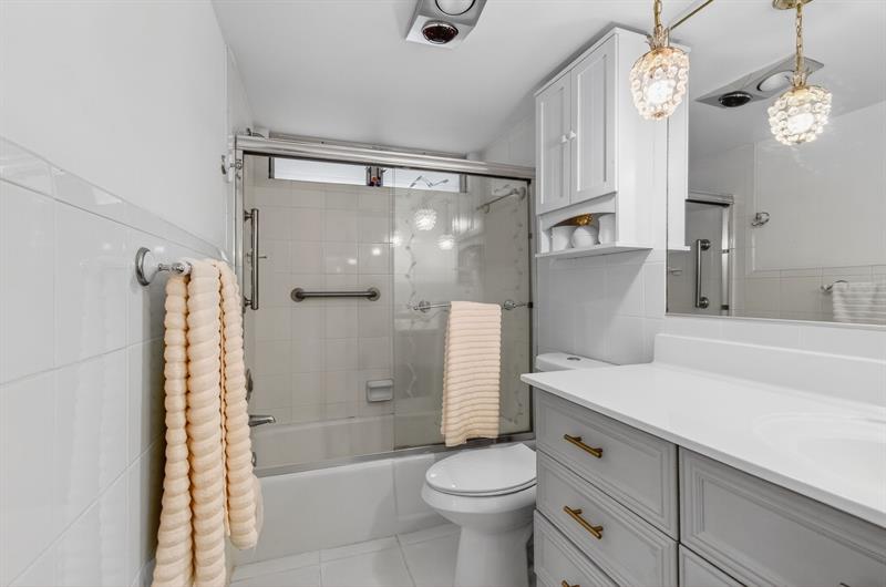 Image 25 of 45 For 10 13th St  1a