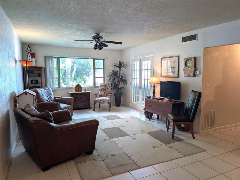 Image 4 of 15 For 400 Cypress Rd  423