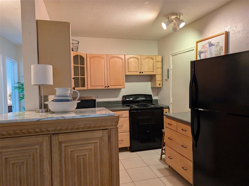 Image 5 of 15 For 400 Cypress Rd  423