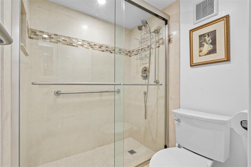 Image 25 of 40 For 10000 Ocean Dr  404