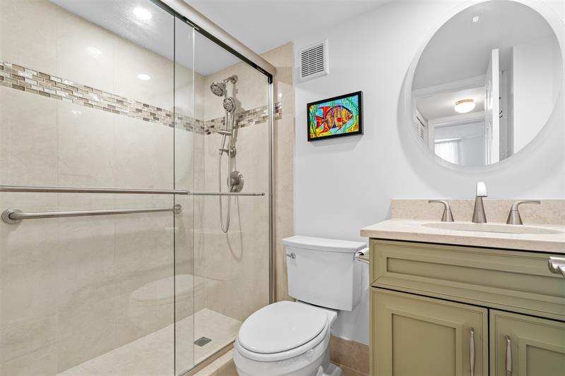 Image 27 of 40 For 10000 Ocean Dr  404