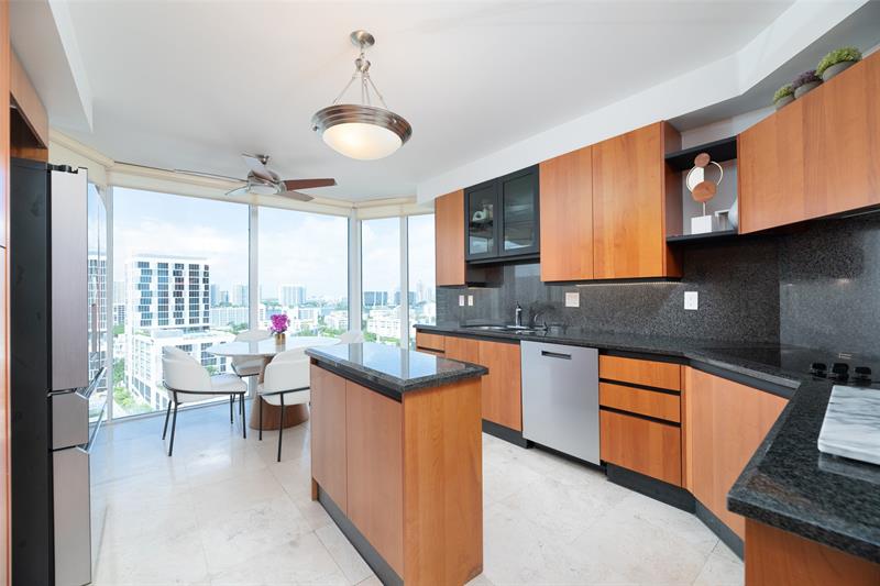 Image 14 of 67 For 17555 Collins Ave  1608