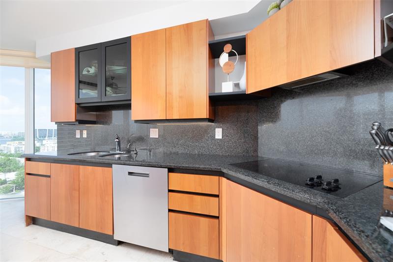 Image 16 of 67 For 17555 Collins Ave  1608