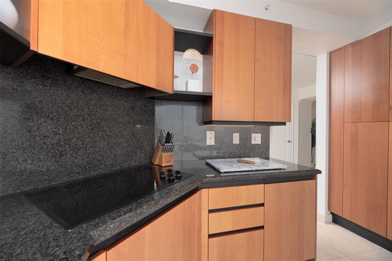 Image 18 of 67 For 17555 Collins Ave  1608