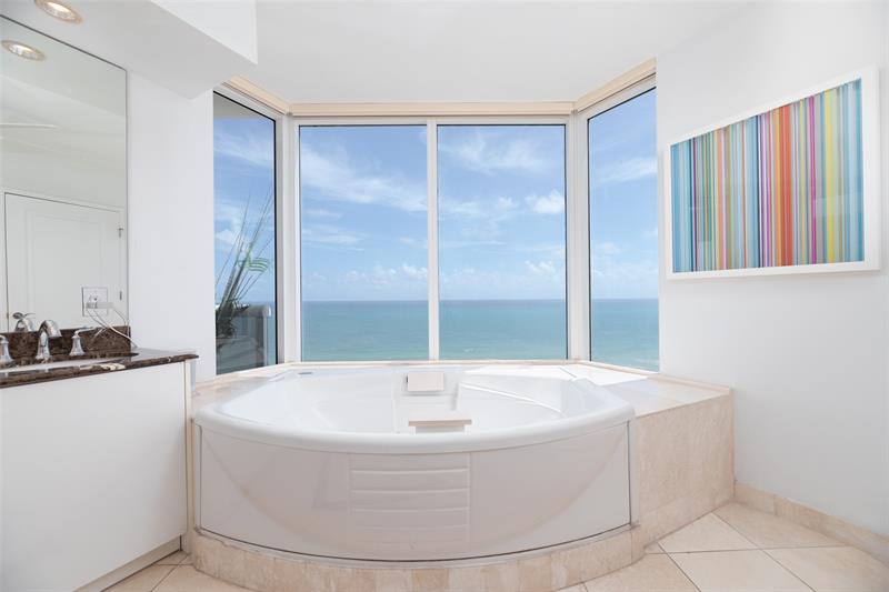 Image 19 of 67 For 17555 Collins Ave  1608