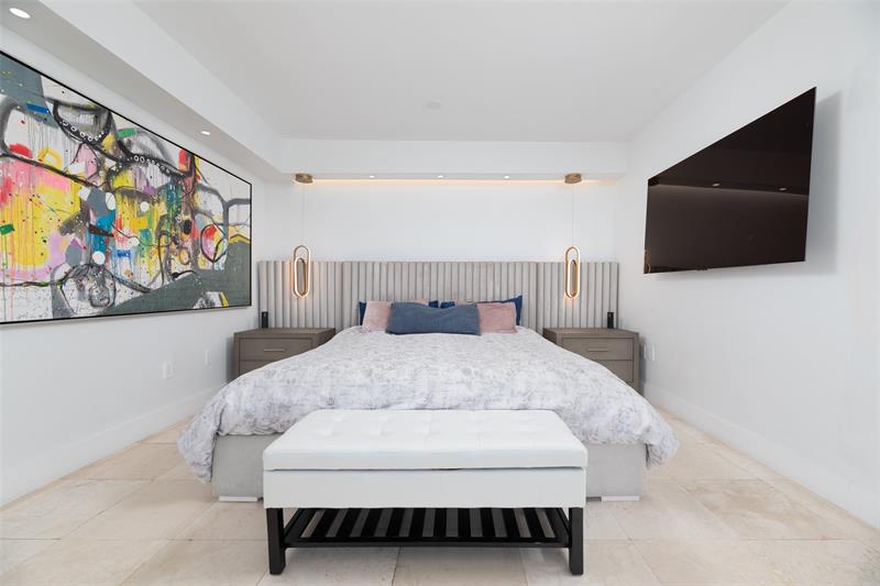 Image 20 of 67 For 17555 Collins Ave  1608