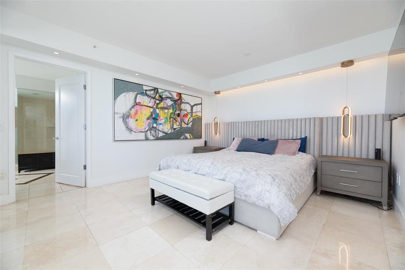Image 21 of 67 For 17555 Collins Ave  1608