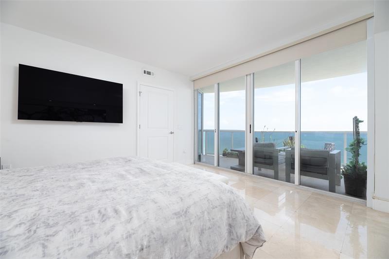 Image 24 of 67 For 17555 Collins Ave  1608