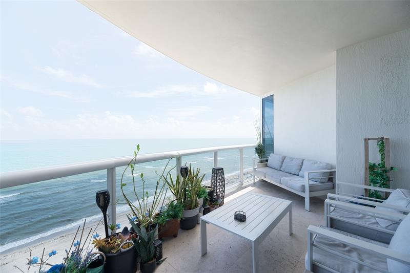 Image 27 of 67 For 17555 Collins Ave  1608