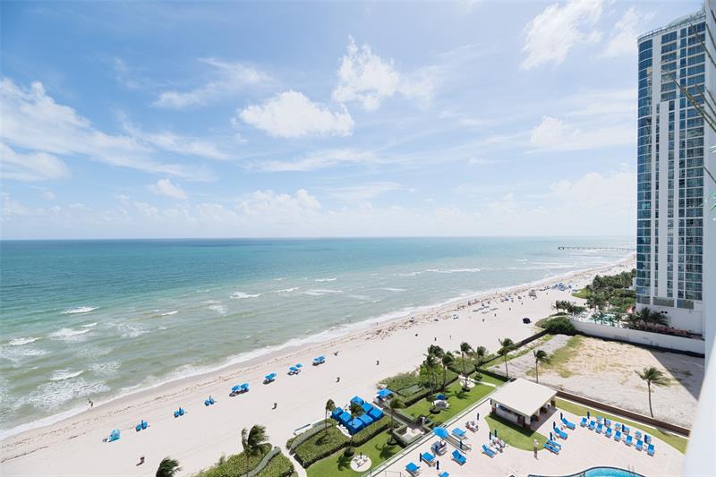 Image 35 of 67 For 17555 Collins Ave  1608