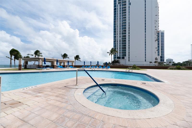 Image 38 of 67 For 17555 Collins Ave  1608