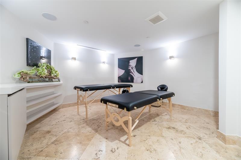 Image 42 of 67 For 17555 Collins Ave  1608