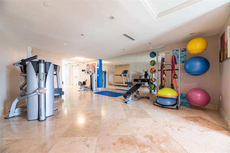 Image 46 of 67 For 17555 Collins Ave  1608