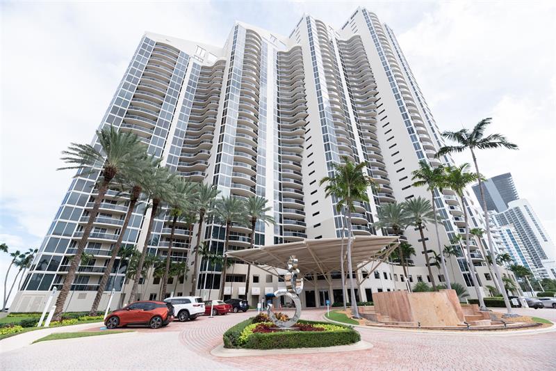 Image 56 of 67 For 17555 Collins Ave  1608