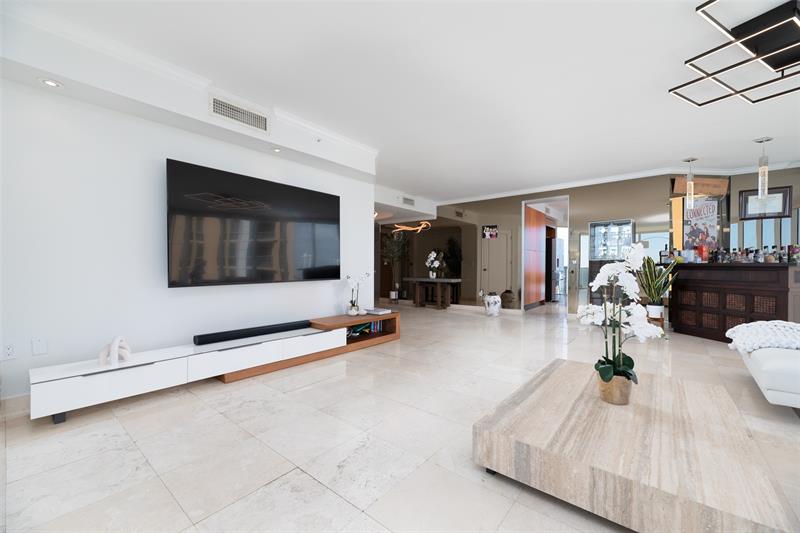 Image 6 of 67 For 17555 Collins Ave  1608