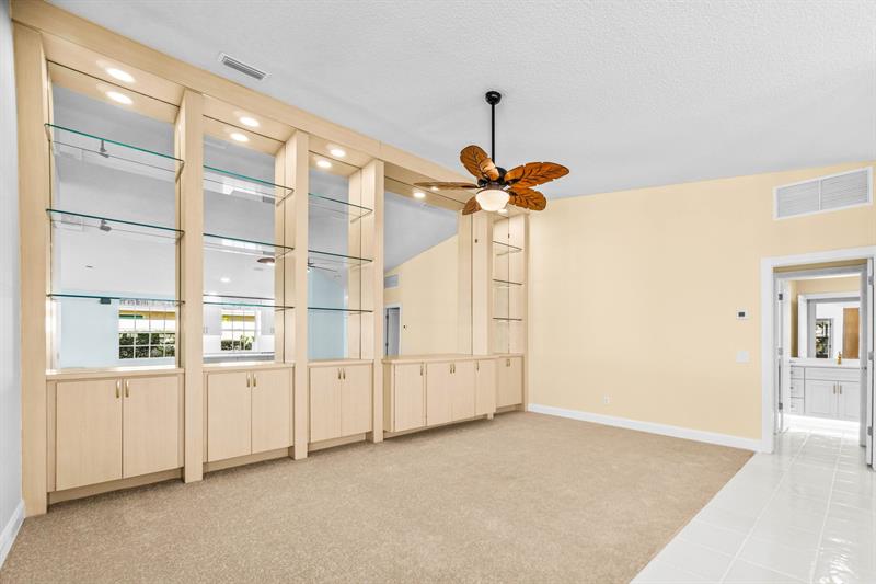 Image 13 of 38 For 4186 Royal Oaks Dr