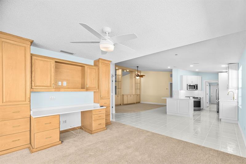 Image 15 of 38 For 4186 Royal Oaks Dr