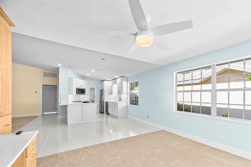 Image 16 of 38 For 4186 Royal Oaks Dr