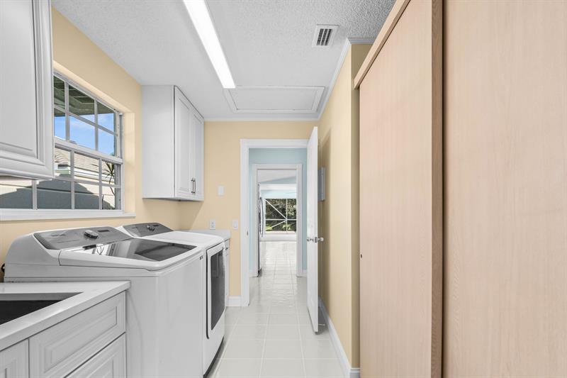 Image 23 of 38 For 4186 Royal Oaks Dr