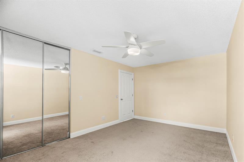 Image 25 of 38 For 4186 Royal Oaks Dr