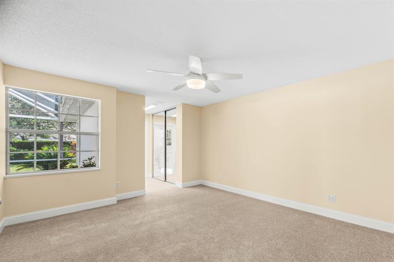 Image 30 of 38 For 4186 Royal Oaks Dr
