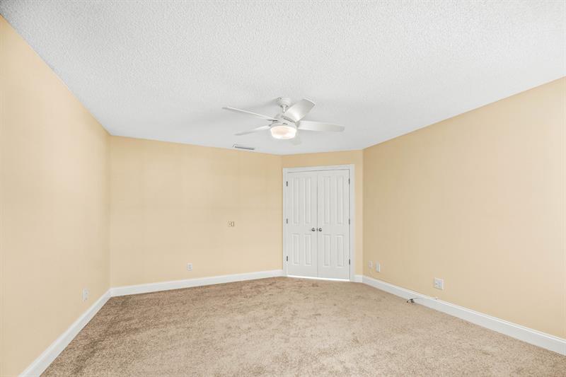 Image 31 of 38 For 4186 Royal Oaks Dr