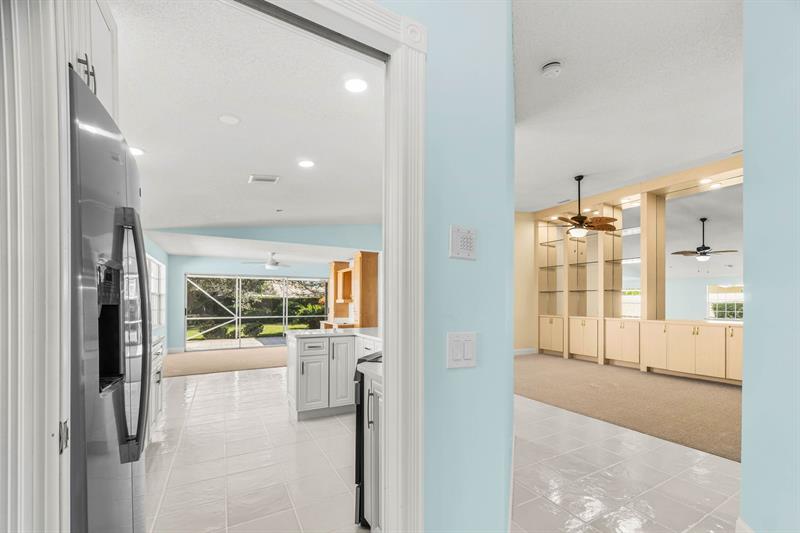 Image 7 of 38 For 4186 Royal Oaks Dr