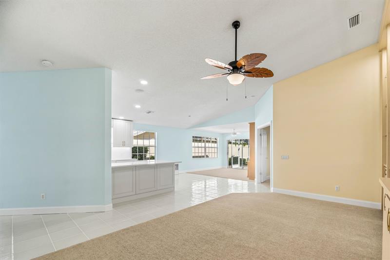 Image 9 of 38 For 4186 Royal Oaks Dr