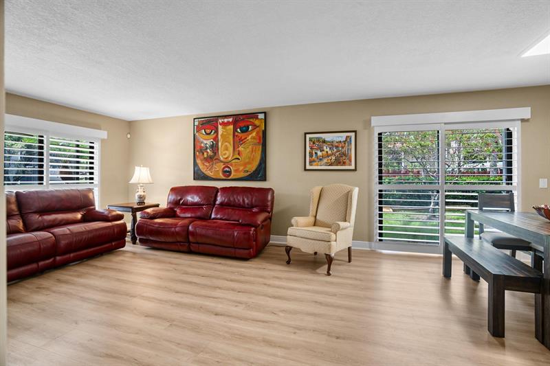 Image 13 of 28 For 410 Lakeview Dr  104