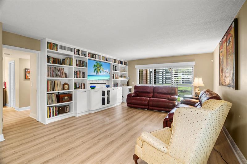 Image 15 of 28 For 410 Lakeview Dr  104